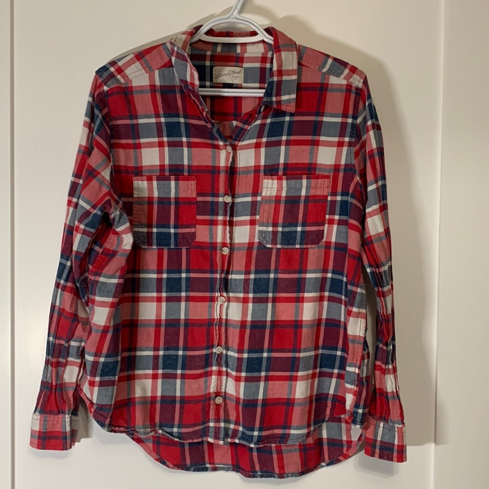 Universal Thread - Pink, Red and Blue plaid long sleeve. Gently Used. Size L.